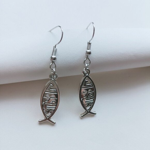 Silver Jesus Fish Earrings Hypoallergenic Hooks Gorgeous Party Gift - Picture 5 of 5